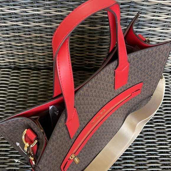 Michael Kors Kenly Large Tote - Picture 7 of 15